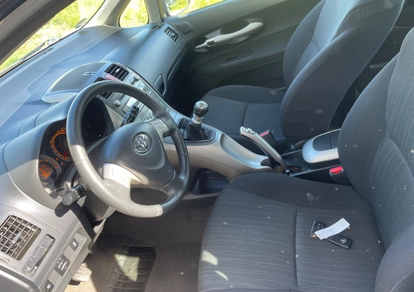 Toyota Auris cena 12900 przebieg: 194900, rok produkcji 2007 z Koszalin małe 46